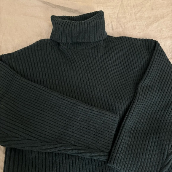 Green Turtleneck Sweater - Picture 1 of 4